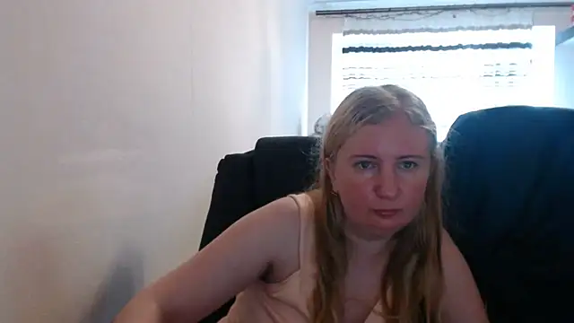 Snapshot of PeterAndJen chatting on 30, 6, 2026 PeterAndJen online show from 30, 6, 2026