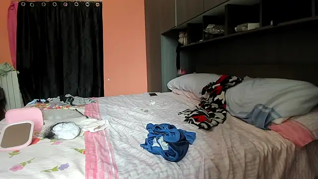 Snapshot of wanderlustxxx_ chatting on 19, 10, 2025 wanderlustxxx online show from 19, 10, 2025