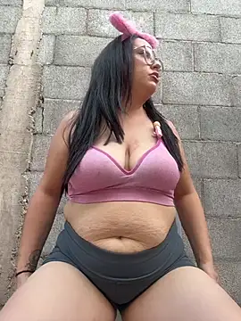 Snapshot of MileyGia chatting on 5, 7, 2026 MileyGia online show from 5, 7, 2026