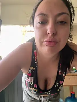 Snapshot of MileyGia chatting on 25, 7, 2026 MileyGia online show from 25, 7, 2026