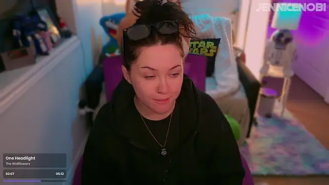 JennKenobi online show from 17, 9, 2025