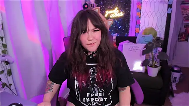 Snapshot of JennKenobi chatting on 13, 5, 2026 JennKenobi online show from 13, 5, 2026