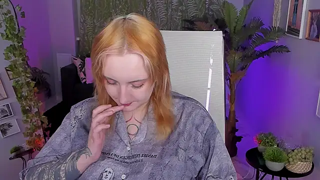Snapshot of AsheLucker chatting on 7, 5, 2026 AsheLucker online show from 7, 5, 2026