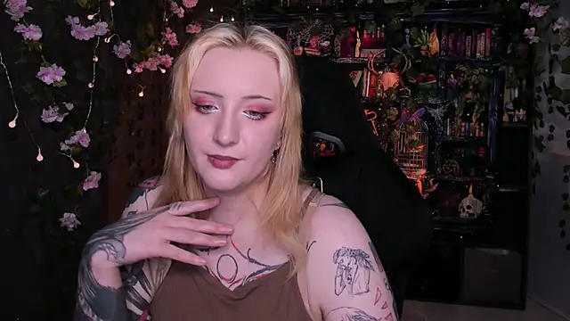 Snapshot of AsheLucker chatting on 7, 6, 2026 AsheLucker online show from 7, 6, 2026