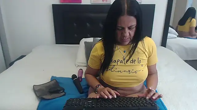 katiehotx online show from 24, 10, 2025