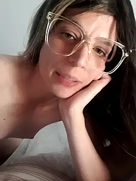 Snapshot of LouGabriel chatting on 19, 10, 2025 LouGabriel online show from 19, 10, 2025