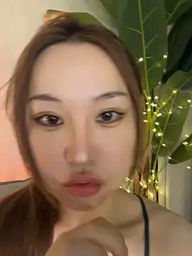 Snapshot of sphynx-_- chatting on 28, 10, 2025 sphynx- - online show from 28, 10, 2025