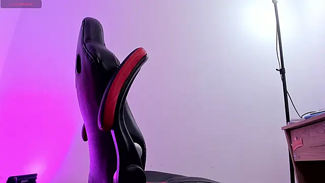 Snapshot of MaryJaneDove chatting on 20, 12, 2024 MaryJaneDove online show from 20, 12, 2024