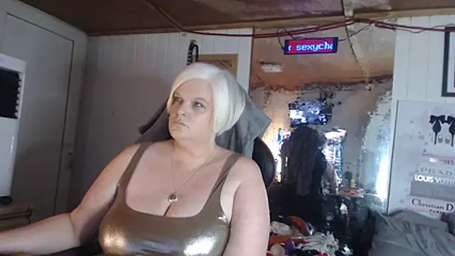 Snapshot of sexychazza16 chatting on 20, 11, 2025 sexychazza16 online show from 20, 11, 2025