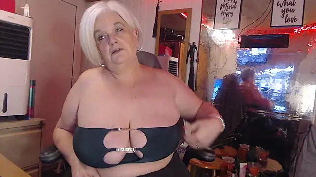 Snapshot of sexychazza16 chatting on 6, 1, 2026 sexychazza16 online show from 6, 1, 2026