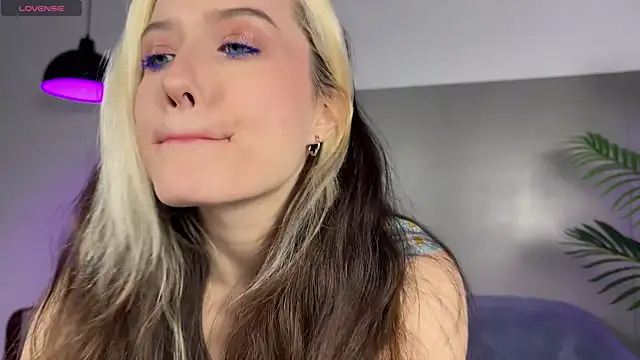 Snapshot of _blowjob_queen chatting on 20, 7, 2026 blowjob queen online show from 20, 7, 2026