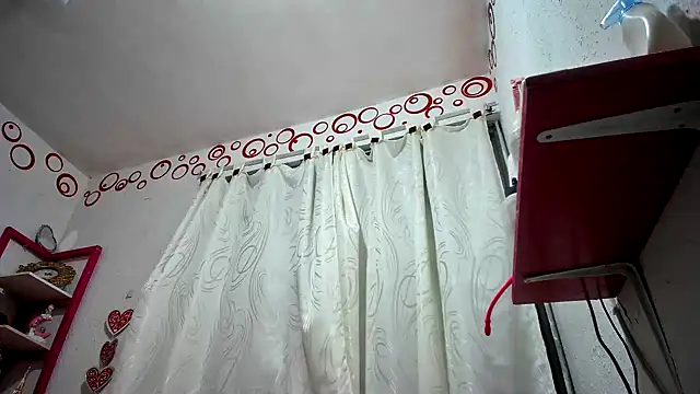 Dulce Maria05 online show from 21, 12, 2024