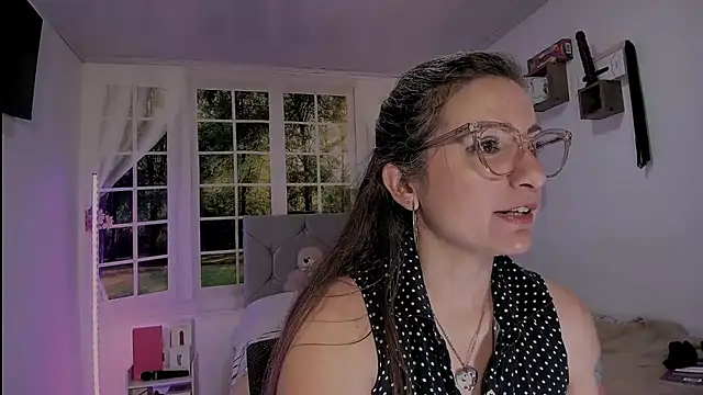 vanessabrown  online show from 13, 4, 2026