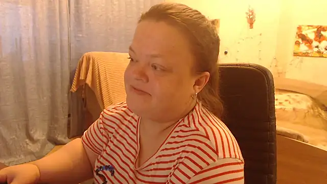 Janiffer MiMi online show from 2, 2, 2025