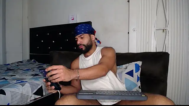 Snapshot of sweatyhairypig23 chatting on 23, 3, 2025 sweatyhairypig23 online show from 23, 3, 2025