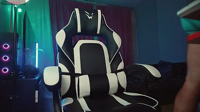 LuckyAlexx online show from 4, 2, 2025