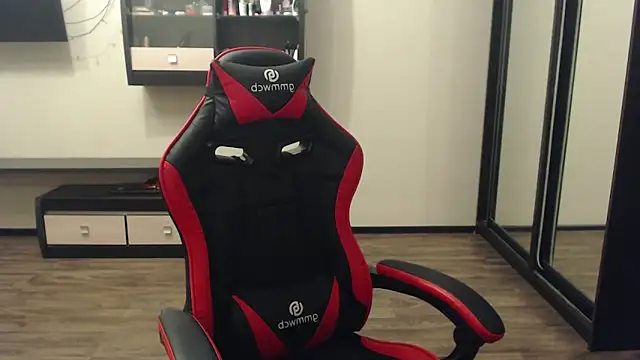 Laralianna online show from 1, 3, 2025