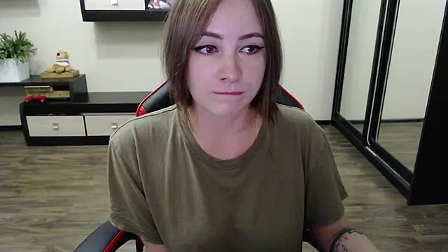 Laralianna online show from 8, 9, 2025