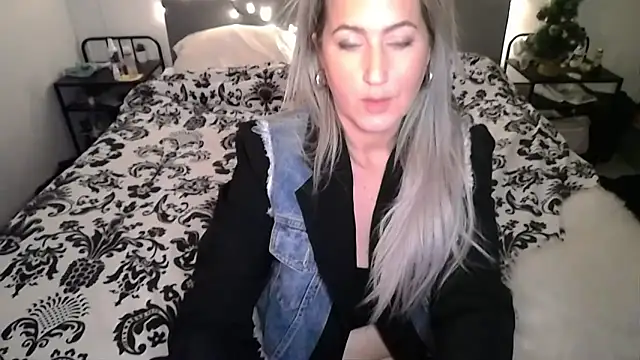 Snapshot of TessToy chatting on 13, 1, 2025 TessToy online show from 13, 1, 2025