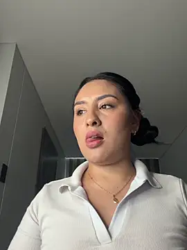 Snapshot of AnushaKumari chatting on 17, 4, 2026 AnushaKumari online show from 17, 4, 2026