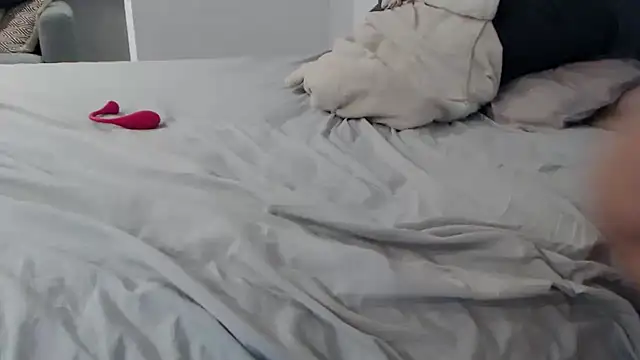 Snapshot of sweeti_Em chatting on 27, 10, 2025 sweeti Em online show from 27, 10, 2025