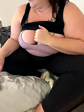 Snapshot of sweeti_Em chatting on 20, 12, 2025 sweeti Em online show from 20, 12, 2025