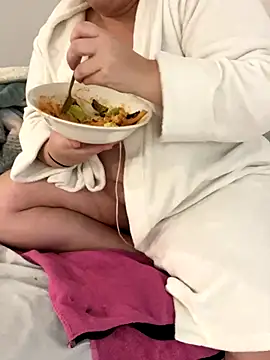 Snapshot of sweeti_Em chatting on 22, 12, 2025 sweeti Em online show from 22, 12, 2025