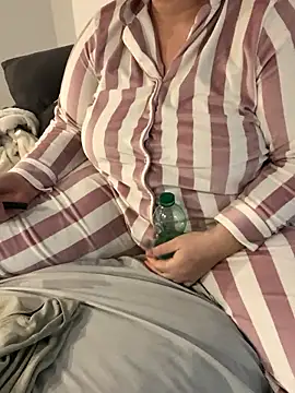 Snapshot of sweeti_Em chatting on 12, 1, 2026 sweeti Em online show from 12, 1, 2026