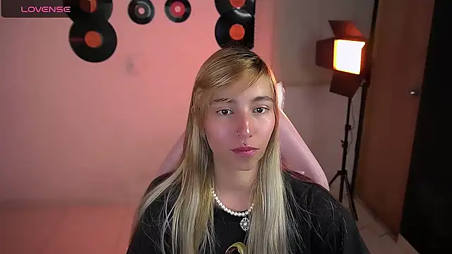 Saucy Jenn online show from 22, 3, 2026