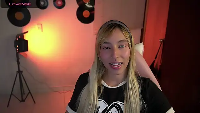 Saucy Jenn online show from 19, 4, 2026