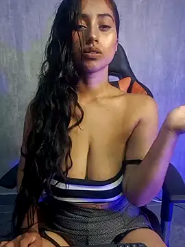 Snapshot of Valentinne_z chatting on 9, 2, 2025 Valentinne z online show from 9, 2, 2025