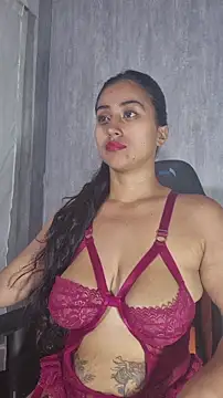 Snapshot of Valentinne_z chatting on 7, 11, 2025 Valentinne z online show from 7, 11, 2025