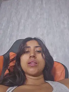 Snapshot of Valentinne_z chatting on 8, 11, 2025 Valentinne z online show from 8, 11, 2025