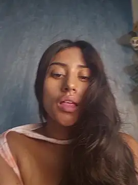 Snapshot of Valentinne_z chatting on 18, 11, 2025 Valentinne z online show from 18, 11, 2025