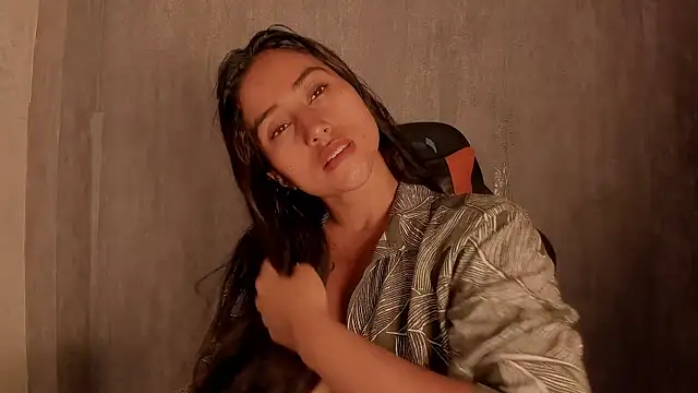 Snapshot of Valentinne_z chatting on 23, 11, 2025 Valentinne z online show from 23, 11, 2025