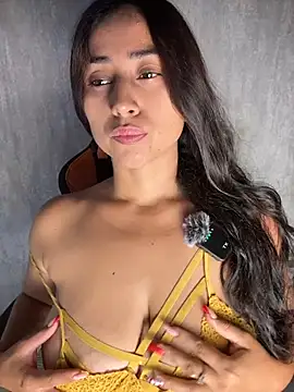 Snapshot of Valentinne_z chatting on 29, 11, 2025 Valentinne z online show from 29, 11, 2025