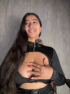 Snapshot of Valentinne_z chatting on 3, 12, 2025 Valentinne z online show from 3, 12, 2025