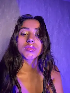 Snapshot of Valentinne_z chatting on 14, 12, 2025 Valentinne z online show from 14, 12, 2025