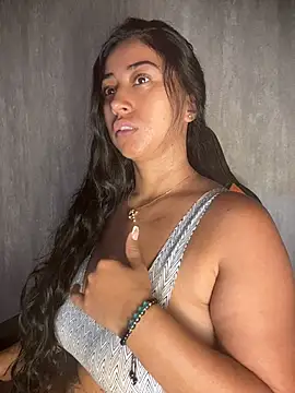 Snapshot of Valentinne_z chatting on 19, 3, 2026 Valentinne z online show from 19, 3, 2026