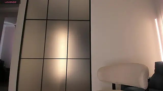 Lunaonekiss online show from 3, 11, 2025