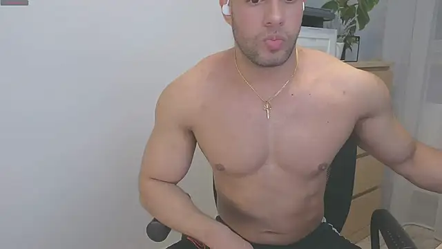 Snapshot of izaak_lover chatting on 13, 2, 2025 izaak lover online show from 13, 2, 2025