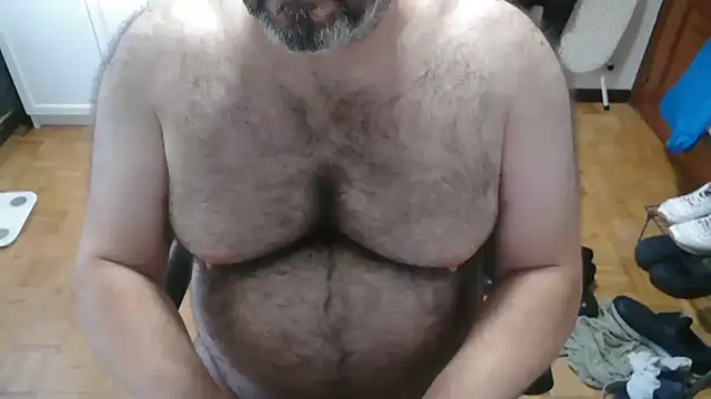 Snapshot of mikeyhotbear chatting on 5, 7, 2026 mikeyhotbear online show from 5, 7, 2026
