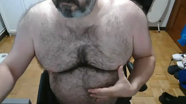 Snapshot of mikeyhotbear chatting on 14, 7, 2026 mikeyhotbear online show from 14, 7, 2026