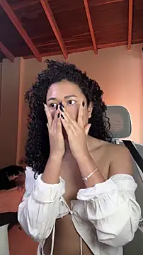 Snapshot of GabriSaenz chatting on 29, 10, 2025 GabriSaenz online show from 29, 10, 2025