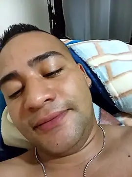 Snapshot of EISONREINA11 chatting on 28, 10, 2025 EISONREINA11 online show from 28, 10, 2025