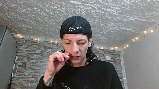 Snapshot of omar_alurba chatting on 18, 12, 2025 omar alurba online show from 18, 12, 2025