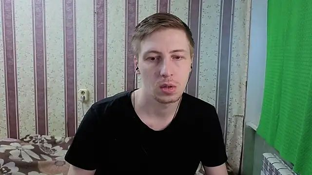 Snapshot of darienlarge chatting on 7, 7, 2026 darienlarge online show from 7, 7, 2026