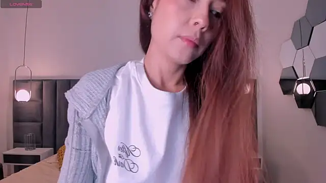 Snapshot of ErikaBenz_ chatting on 8, 7, 2026 ErikaBenz online show from 8, 7, 2026