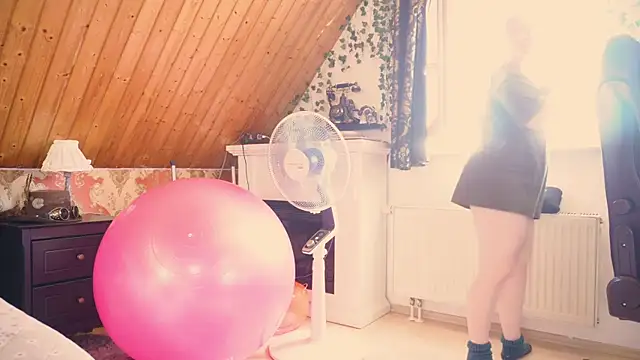 Snapshot of TessaWinter chatting on 15, 9, 2025 TessaWinter online show from 15, 9, 2025