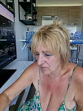 Snapshot of phryna@xh chatting on 11, 6, 2026 phrynaxh online show from 11, 6, 2026